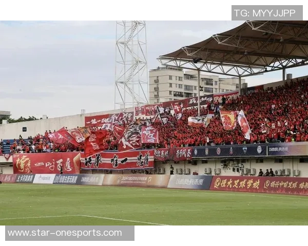 深入探讨广州足球队近期状态与对手的全面对比分析