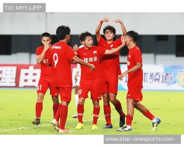 体育实时数据成都足球队在最新足球状态排行榜中荣登第十名展现出强劲实力与潜力 体育实时数据成都足球队在最新足球状态排行榜中荣登第十名展现出强劲实力与潜力