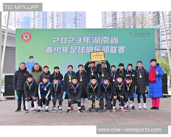 体育实时数据黄军专访揭示足球生涯背后的故事与奋斗历程 体育实时数据黄军专访揭示足球生涯背后的故事与奋斗历程