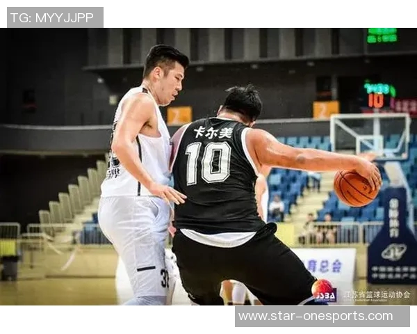 运动数据南京篮球队与上海篮球队赛后复盘探讨团队协作的成功与不足之处